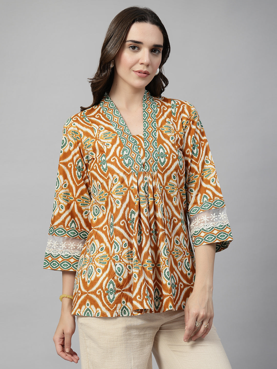 Printed lace insert sleeves Top