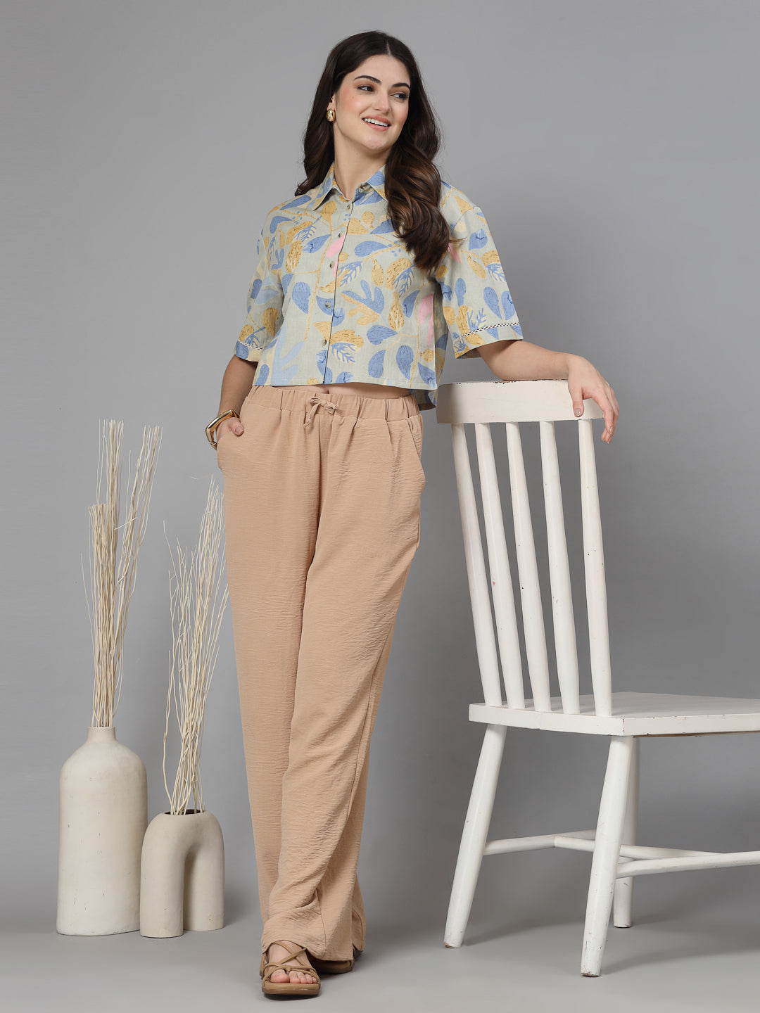Printed spread collar crop shirt